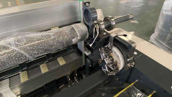 Het horizontale Garen die van de het Broodjes Windende Machine van de Doekstof Water Jet Machine Textile verdraaien